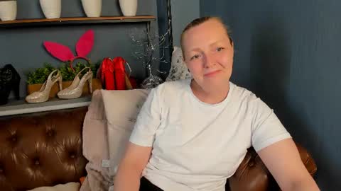 Snapshot of karen_villis chatting on June 2026 10:18:01 AM Karen online show from June 2026 10:18:01 AM