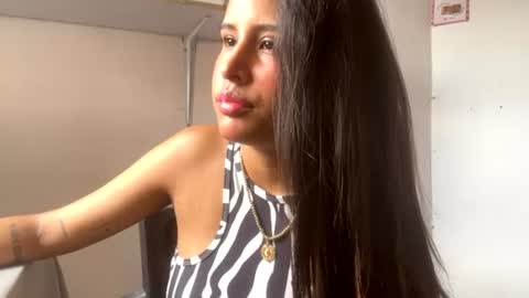 Snapshot of kariina_candy chatting on June 2026 03:31:02 PM kariina candy and fox online show from June 2026 03:31:02 PM
