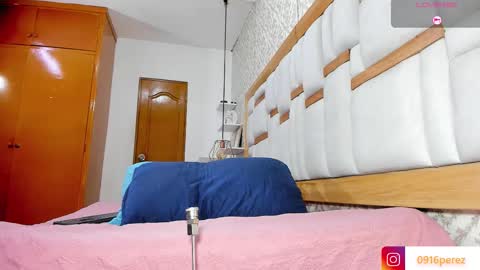 karolina  online show from November 2025 07:12:01 PM