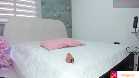 karolina  online show from November 2025 07:13:02 PM