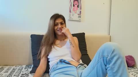 Crystyna online show from November 2025 08:55:01 AM