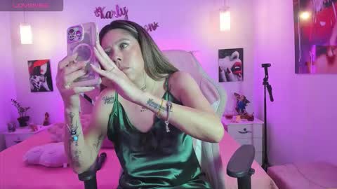 Snapshot of karly_moonn chatting on November 2025 03:34:01 PM Karly Moonns online show from November 2025 03:34:01 PM