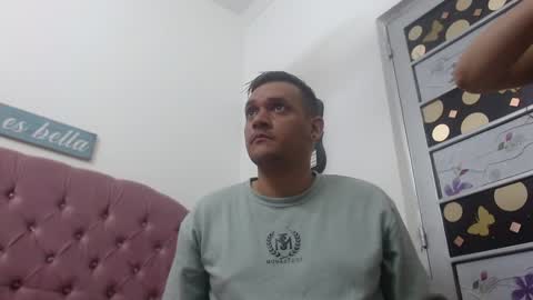 Snapshot of karol_and_paul chatting on December 2024 07:45:01 PM karol and paul online show from December 2024 07:45:01 PM