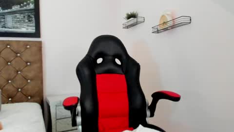 Snapshot of karol_deny chatting on May 2026 01:57:16 AM Karol D online show from May 2026 01:57:16 AM