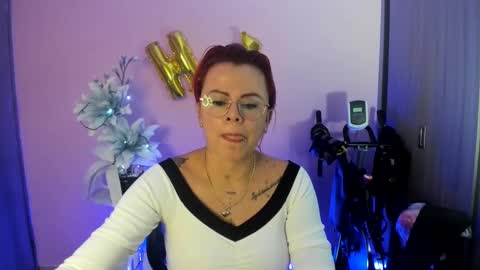 Snapshot of karol_milf__ chatting on December 2024 12:43:02 AM kAROL MILF online show from December 2024 12:43:02 AM