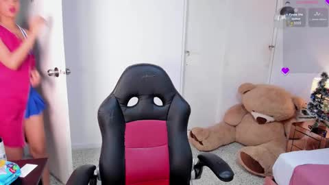 Snapshot of karolebonyy chatting on December 2025 01:49:01 PM Karol online show from December 2025 01:49:01 PM