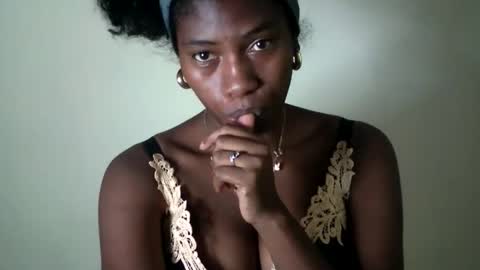 karoliee online show from April 2026 07:28:01 PM