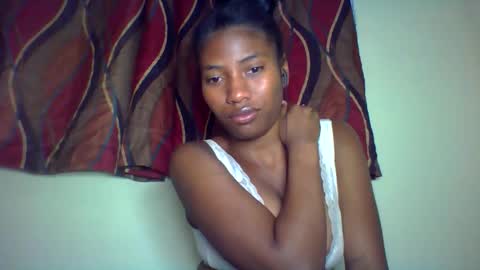 Snapshot of karoliee chatting on June 2026 04:56:02 PM karoliee online show from June 2026 04:56:02 PM