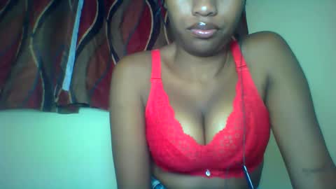 Snapshot of karoliee chatting on June 2026 11:03:01 AM karoliee online show from June 2026 11:03:01 AM