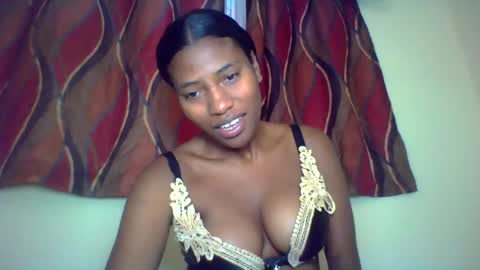 Snapshot of karoliee chatting on June 2026 11:03:02 AM karoliee online show from June 2026 11:03:02 AM
