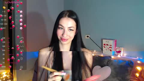 Kira online show from November 2025 01:38:01 AM