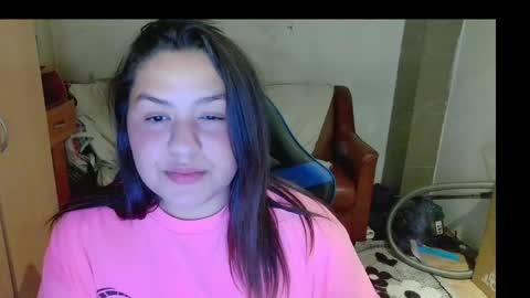 Snapshot of karolina_j chatting on April 2026 11:32:01 PM karolina_j online show from April 2026 11:32:01 PM