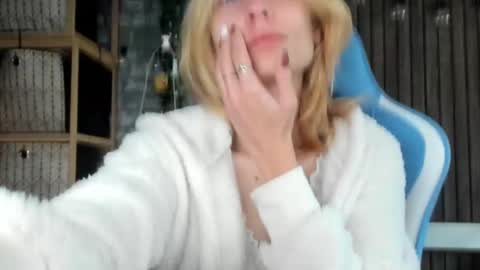 Snapshot of karoline121 chatting on September 2025 04:40:02 AM karoline121 online show from September 2025 04:40:02 AM