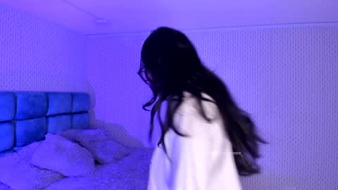 Snapshot of karoline_jones_ chatting on February 2025 01:02:02 AM Karoline online show from February 2025 01:02:02 AM