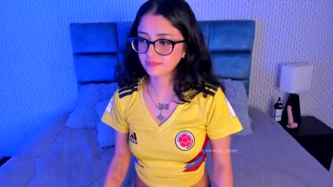 Snapshot of karoline_jones_ chatting on February 2025 11:46:02 PM Karoline online show from February 2025 11:46:02 PM