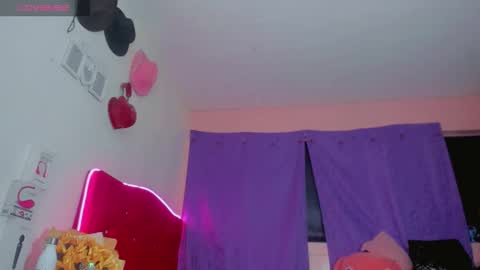 Snapshot of karoll_scoott chatting on November 2025 11:21:02 AM karol online show from November 2025 11:21:02 AM