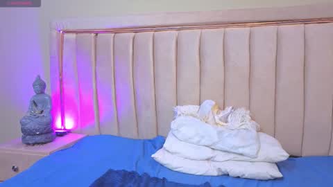 karoly online show from December 2025 05:52:01 PM