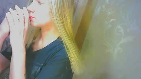 Snapshot of karolynafox chatting on September 2025 10:50:01 AM Caroline Fox online show from September 2025 10:50:01 AM