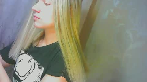 Snapshot of karolynafox chatting on September 2025 08:37:02 AM Caroline Fox online show from September 2025 08:37:02 AM