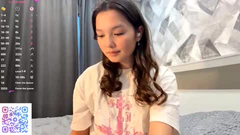 Kira online show from October 2025 02:07:01 PM