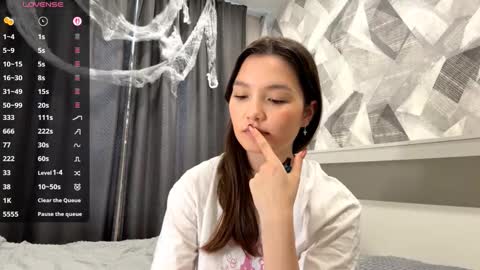 Kira online show from November 2025 09:44:02 AM