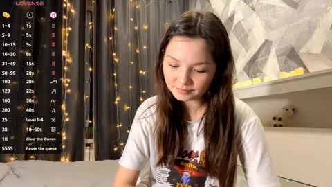 Kira online show from November 2025 06:22:02 PM