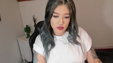 Snapshot of kat_apple chatting on October 2025 07:44:01 PM Alicia online show from October 2025 07:44:01 PM