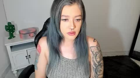 Snapshot of kat_apple chatting on October 2025 05:18:01 AM Alicia online show from October 2025 05:18:01 AM