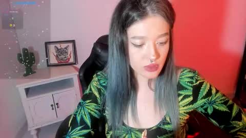 Snapshot of kat_apple chatting on October 2025 01:13:02 AM Alicia online show from October 2025 01:13:02 AM