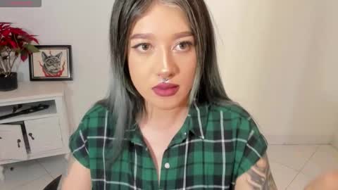 Snapshot of kat_apple chatting on November 2025 09:14:02 PM Alicia online show from November 2025 09:14:02 PM