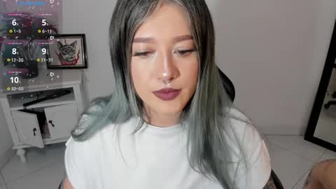 Snapshot of kat_apple chatting on November 2025 09:28:01 PM Alicia online show from November 2025 09:28:01 PM