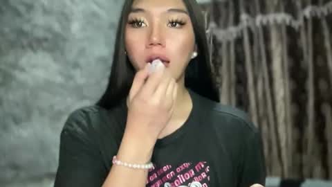 Snapshot of kat_hollandx chatting on February 2025 02:45:02 PM Majesty online show from February 2025 02:45:02 PM