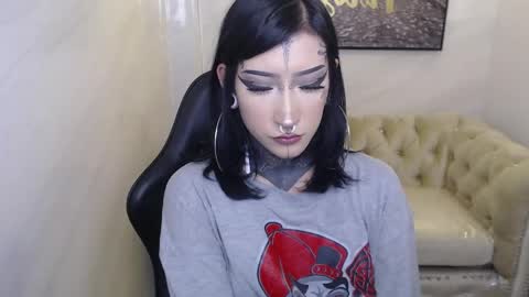 Snapshot of kat_vondee_v chatting on April 2026 03:34:02 AM Hi Stream 1000pm to 600am online show from April 2026 03:34:02 AM