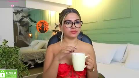 Snapshot of kataliina_18 chatting on October 2025 11:43:02 AM Kat online show from October 2025 11:43:02 AM