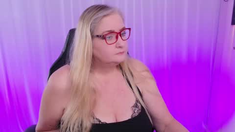 Kat D Sinclair online show from February 2025 05:34:01 PM