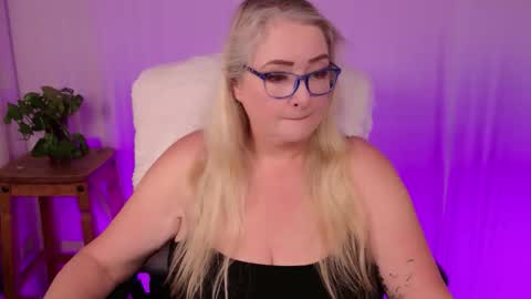 Kat D Sinclair online show from November 2025 04:55:01 PM