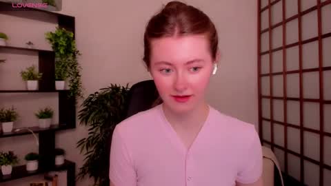 Snapshot of kate_cuddle chatting on June 2026 02:36:02 AM Kate online show from June 2026 02:36:02 AM