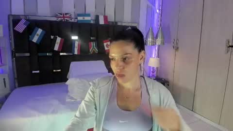 Snapshot of kate_roose chatting on June 2026 04:15:01 AM kate_roose online show from June 2026 04:15:01 AM