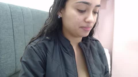 Kari online show from December 2025 01:51:01 PM