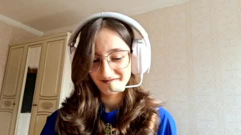 Elwyna online show from March 2026 06:07:01 AM