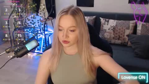 Lisa online show from October 2025 08:20:02 PM