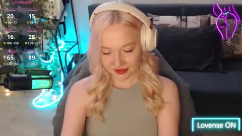 Lisa online show from November 2025 08:40:01 PM