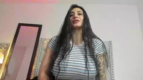 love meeee online show from April 2026 09:39:33 PM