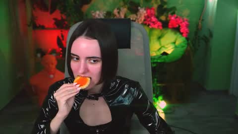 katewillows online show from April 2026 05:08:01 AM