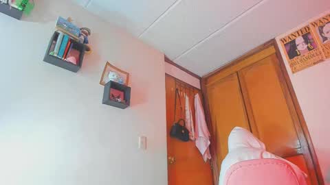 Snapshot of kathc_19 chatting on December 2024 07:04:01 AM Katerine online show from December 2024 07:04:01 AM