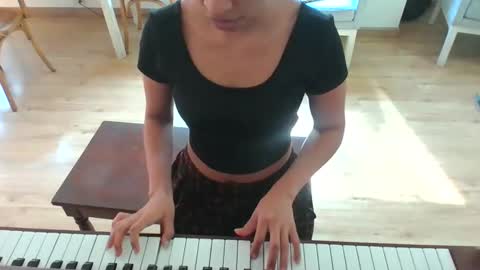 Kathe Cooll online show from December 2025 07:32:01 PM