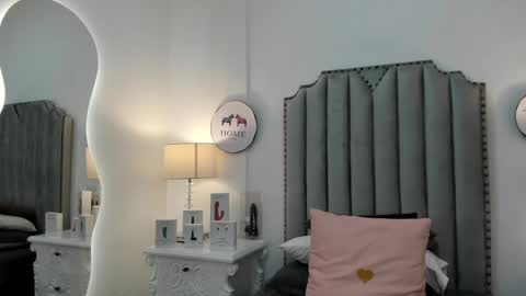 Snapshot of katherine_glow chatting on April 2026 11:28:01 AM KATHE online show from April 2026 11:28:01 AM