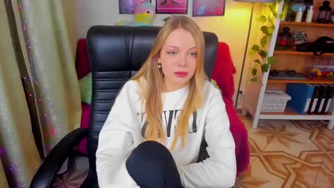 Snapshot of katherineepierce chatting on March 2025 07:36:01 PM Katherine online show from March 2025 07:36:01 PM