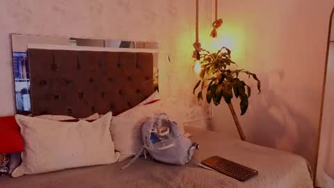 Snapshot of kathira_londres chatting on July 2026 01:18:01 PM Sofia online show from July 2026 01:18:01 PM