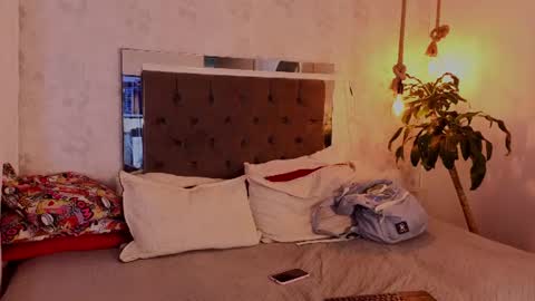 Snapshot of kathira_londres chatting on July 2026 12:35:01 PM Sofia online show from July 2026 12:35:01 PM